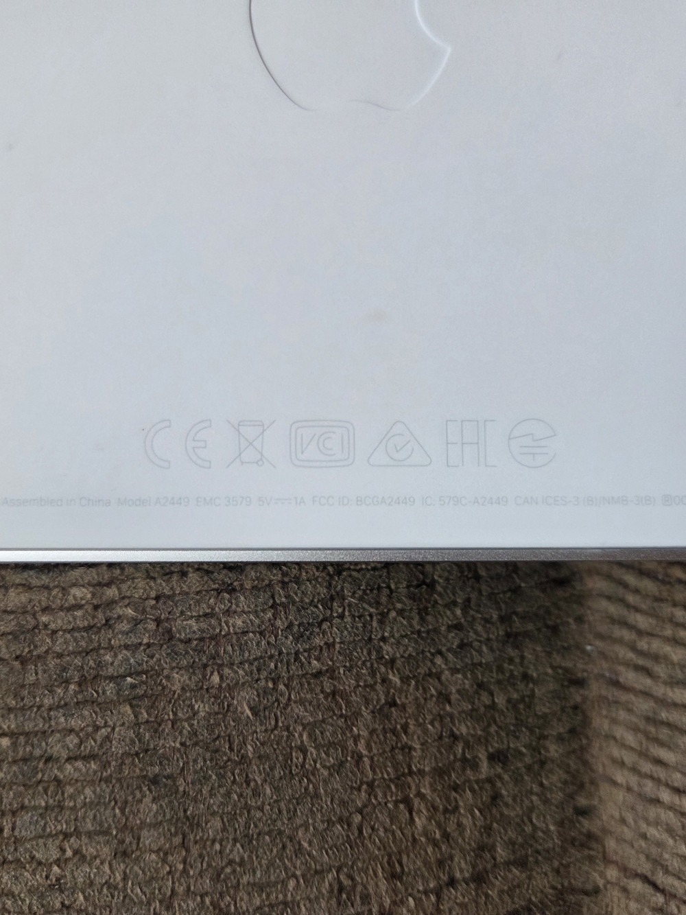 Apple Magic W/ Bluetooth Compact Keyboard - Picture 5 of 8